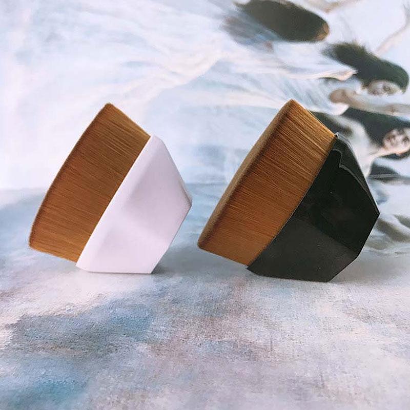 Smooth Coverage Foundation Brush