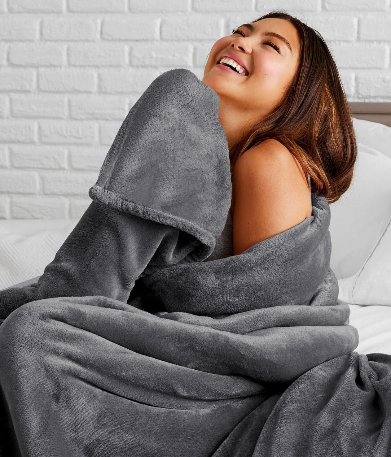 Soft Fleece Luxury Throw: Warm & Hypoallergenic