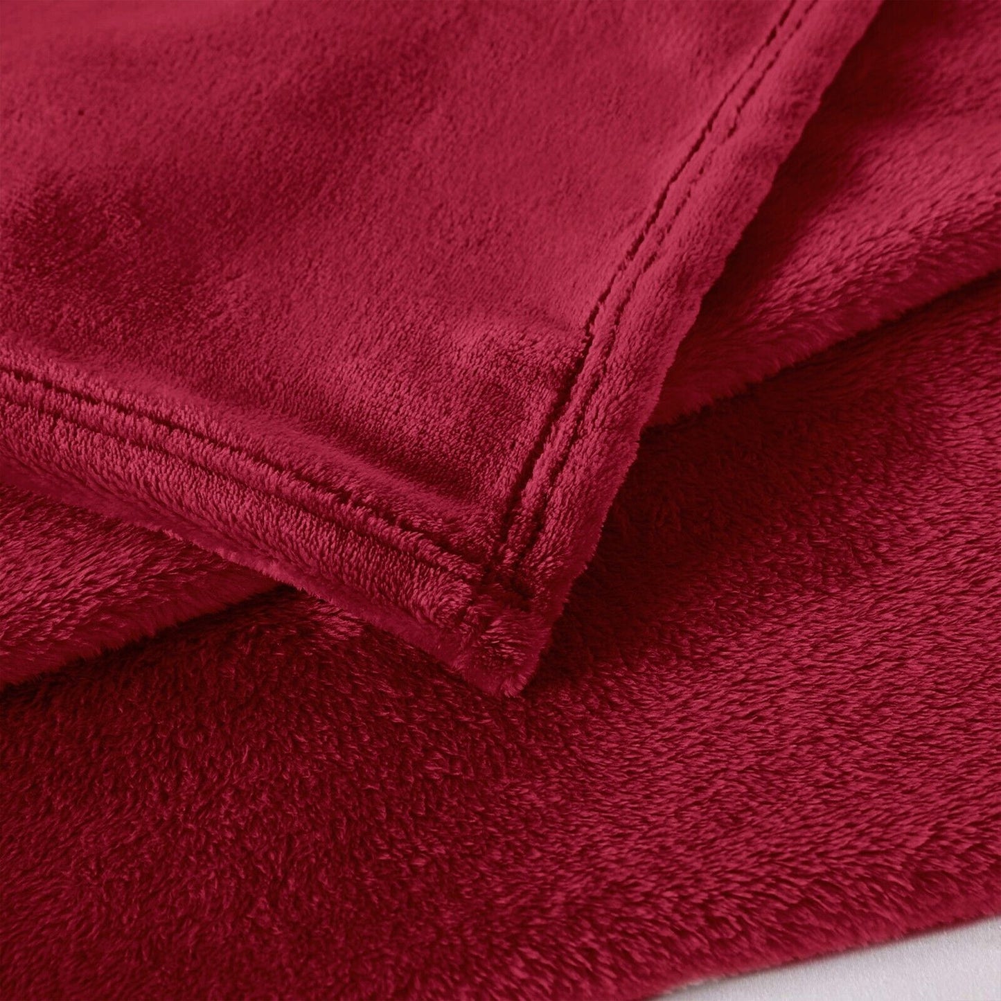 Soft Fleece Luxury Throw: Warm & Hypoallergenic