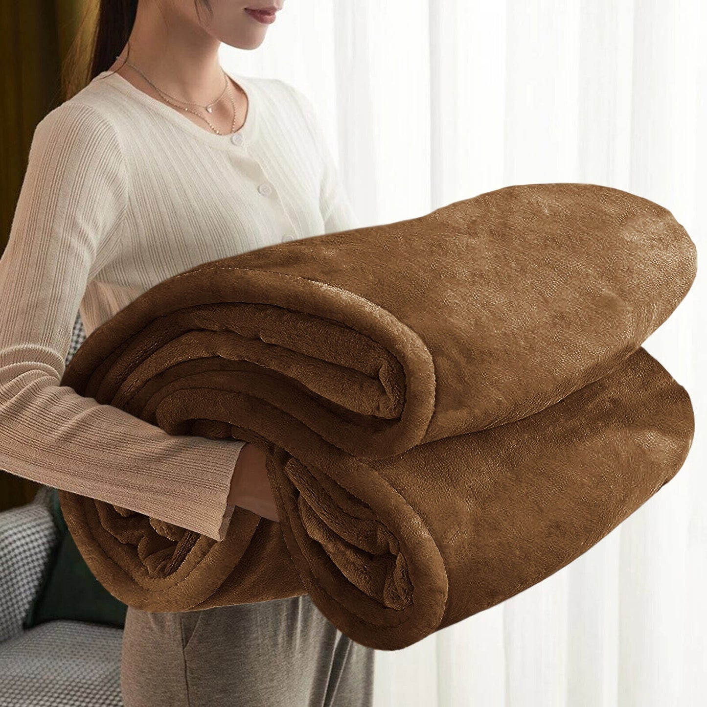 Soft Fleece Luxury Throw: Warm & Hypoallergenic