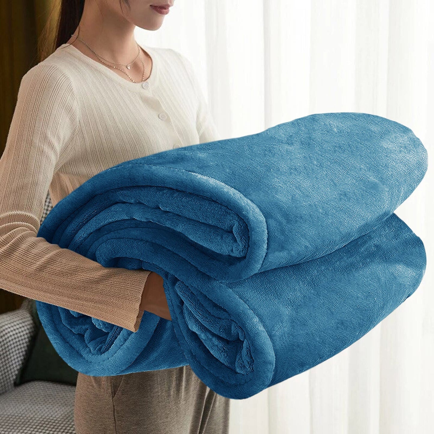 Soft Fleece Luxury Throw: Warm & Hypoallergenic