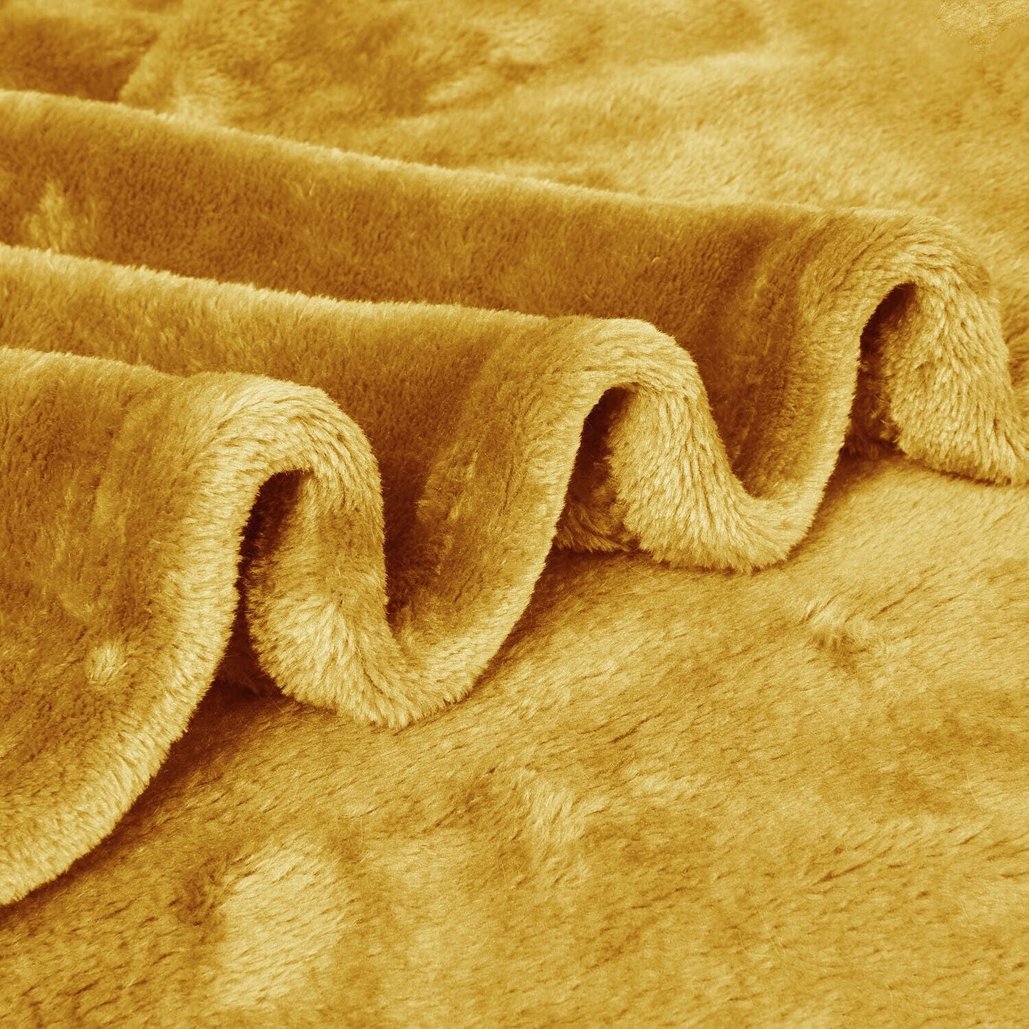 Soft Fleece Luxury Throw: Warm & Hypoallergenic